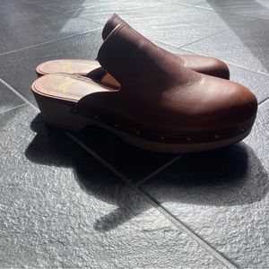 Clogs